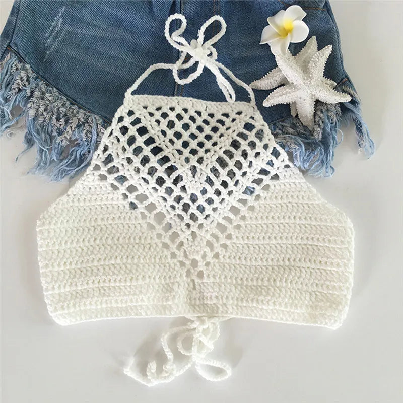 🌴 Sexy Summer Energy – The Must-Have Crochet Halter Crop Top!