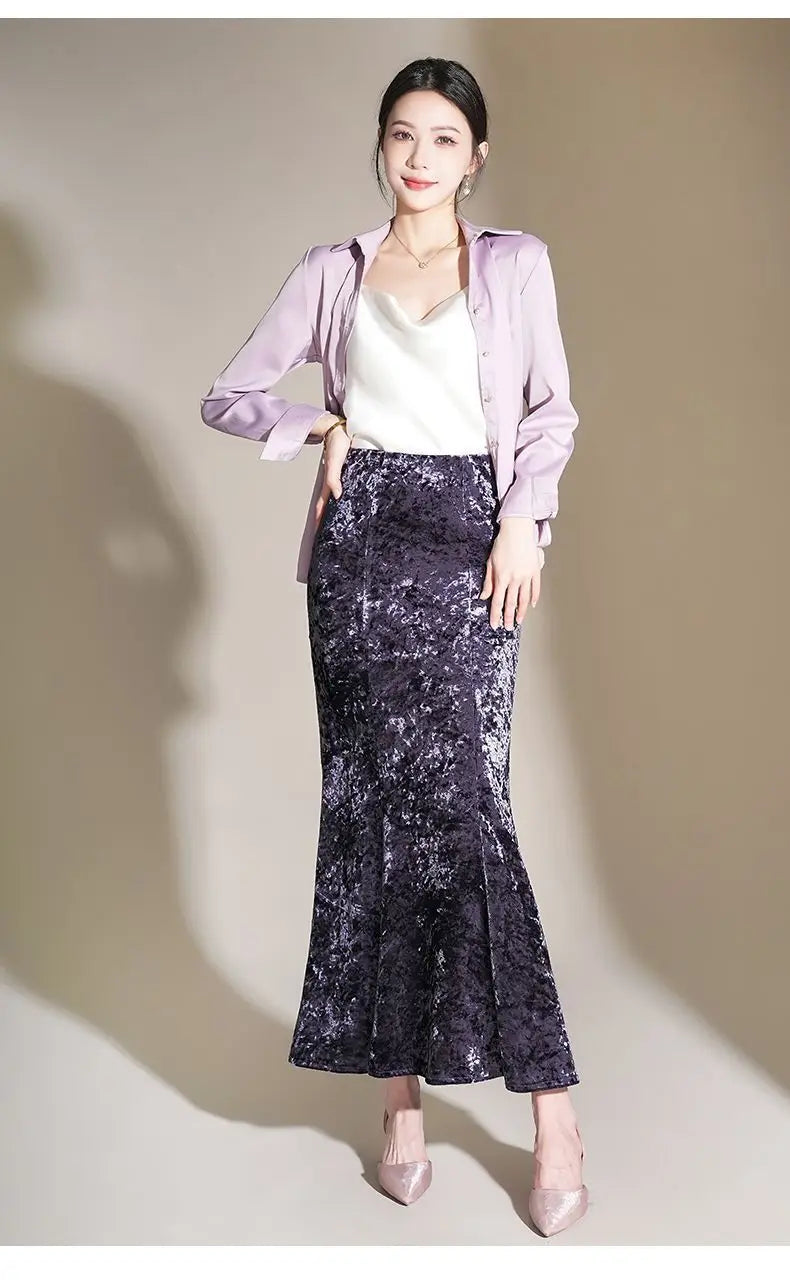 💃 Retro Elegance Reimagined — The Embossed Velvet Fish Tail Midi Skirt