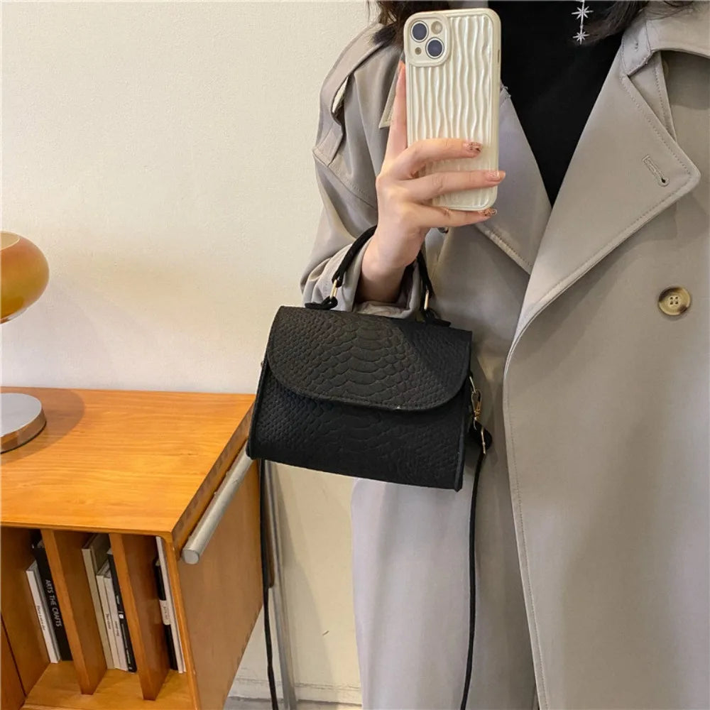 💼 Retro Luxury Square Handbag – Timeless Elegance for the Modern Woman