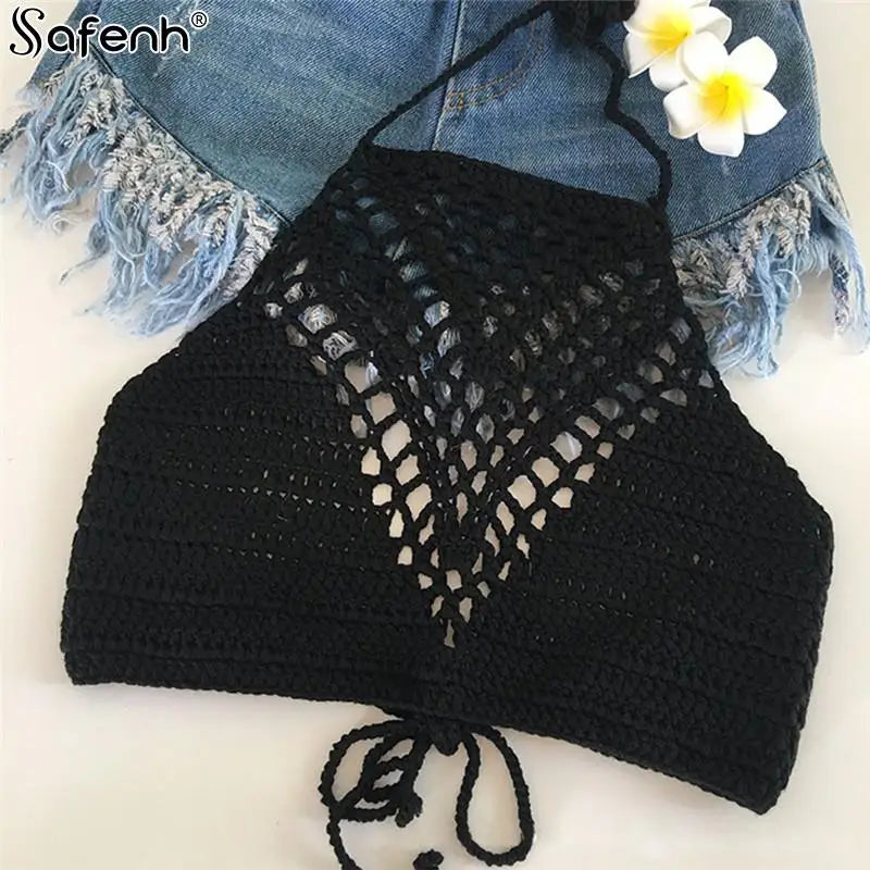🌴 Sexy Summer Energy – The Must-Have Crochet Halter Crop Top!