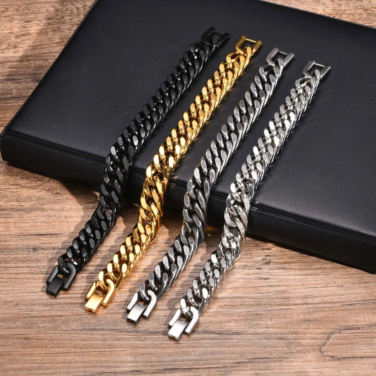 💎 Gold Cuban Chain Bracelet for Men – Bold, Masculine, and Built to Shine
